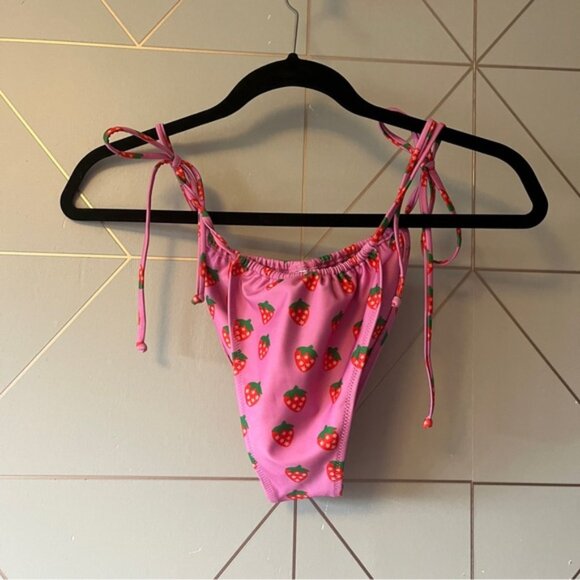 NWT Strawberry Milk Mob Fragola Bikini Top XXL Bottoms L - Picture 13 of 14